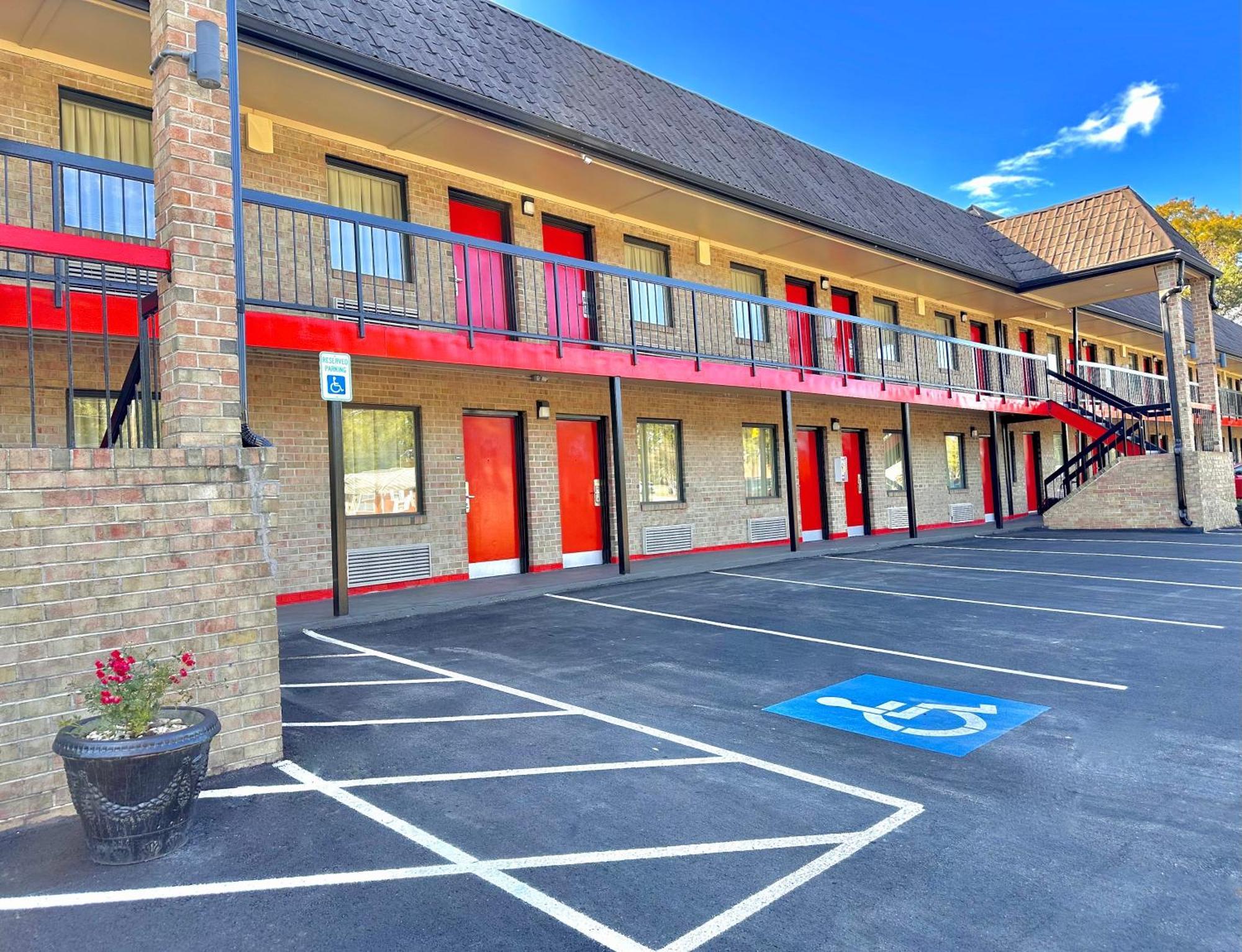Travelers Inn エリザベスシティ エクステリア 写真